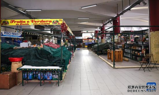 　　3月24日，意大利首都罗马一处市场暂时歇业。新华社记者 王楷焱 摄