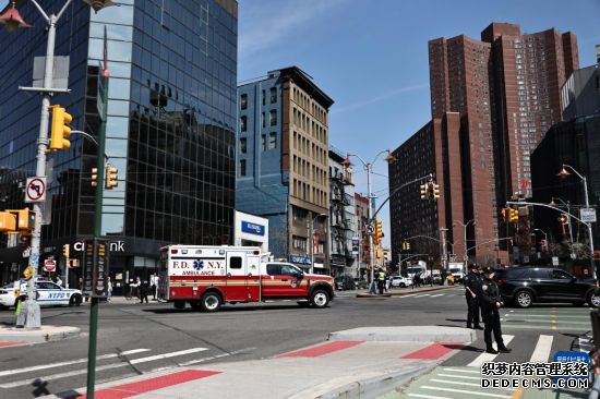 3月26日，载有马杜罗夫妇的车队离开美国纽约南区联邦地区法院。新华社发（周焕新摄）