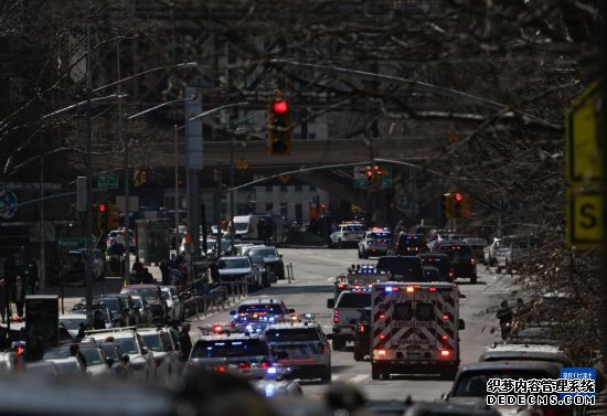 3月26日，载有马杜罗夫妇的车队离开美国纽约南区联邦地区法院。新华社发（周焕新摄）