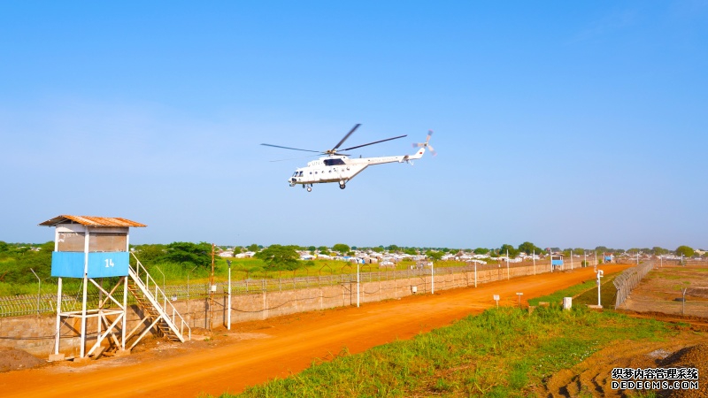最后一架次轮换飞机驶离机场。黄浩摄