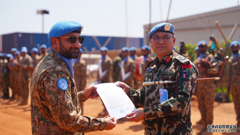【7】图说:巴基斯坦指挥官获司令签发证书 黄浩摄.jpg