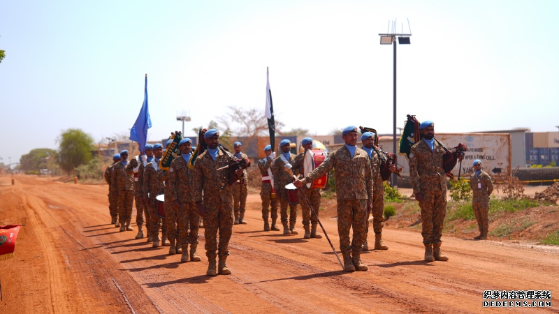 【8】图说:巴基斯坦官兵为完成任务回国的官兵举行欢送仪式 黄浩摄.jpg