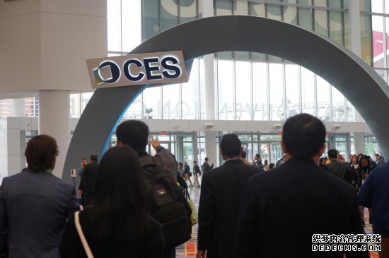 1月6日，人们参观2026年美国拉斯维加斯消费电子展。新华社发（曾慧摄）